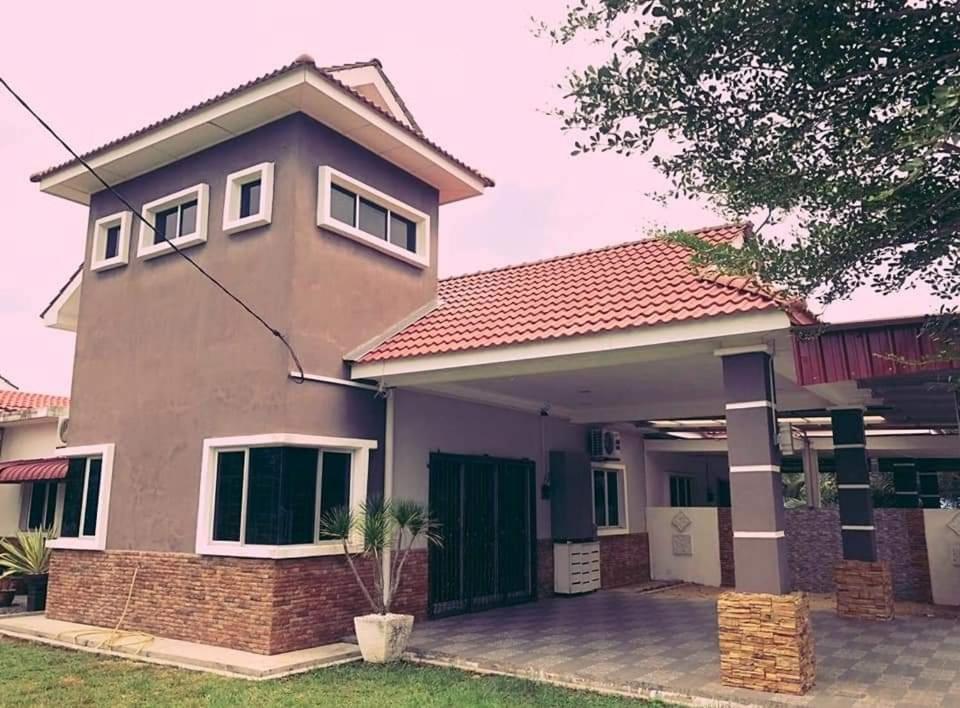 Homestay Dferry Khyra Jerantut Pahang Екстер'єр фото